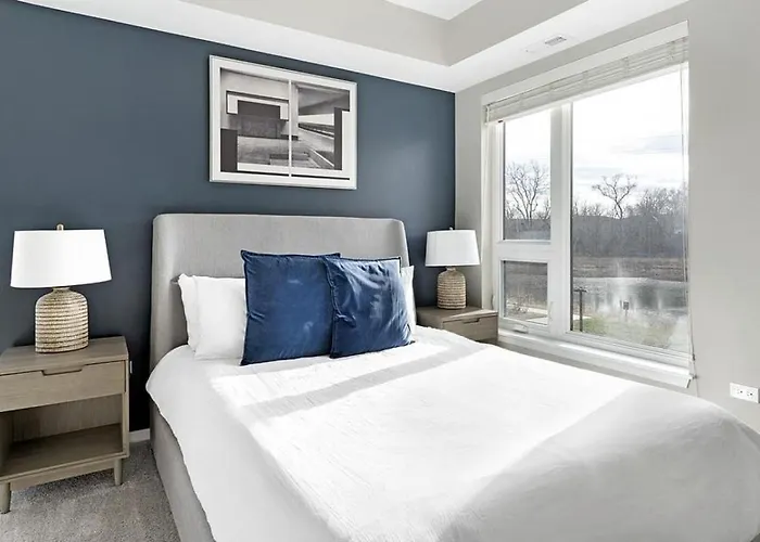 Landing Modern With Amazing Amenities * Warrenville