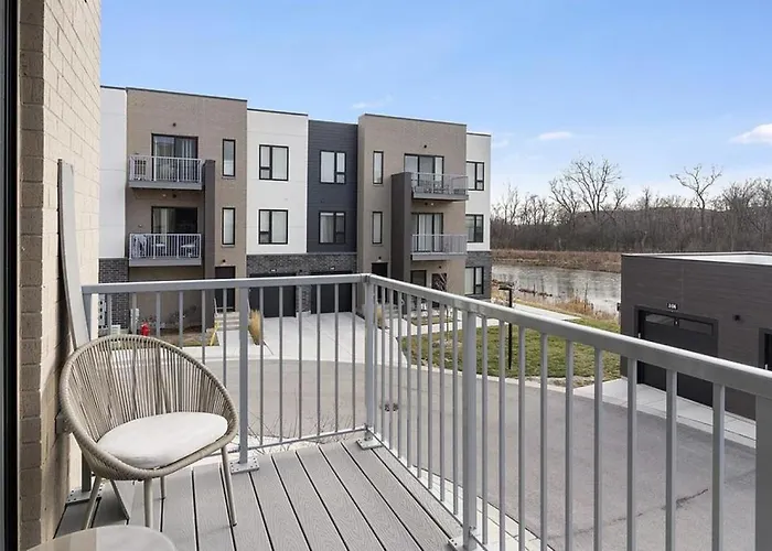 Apartment Landing Modern With Amazing Amenities
