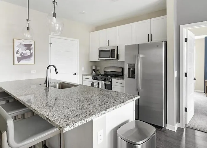 Landing Modern With Amazing Amenities Apartment *