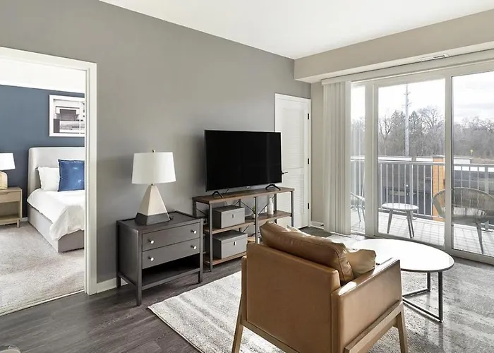 Landing Modern With Amazing Amenities * Warrenville